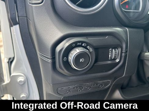 Used 2025 Jeep Wrangler Unlimited Sahara AWD/4WD image 35