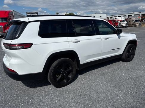 Used 2024 Jeep Grand Cherokee L Altitude AWD/4WD image 12