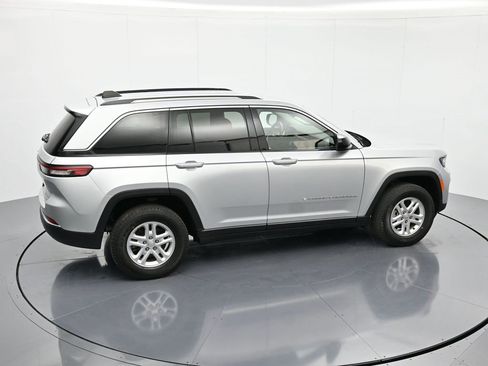 Used 2023 Jeep Grand Cherokee Laredo image 31