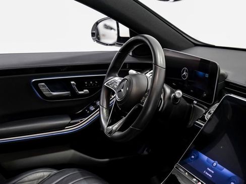 Used 2022 Mercedes-Benz S 500 4MATIC w/ AMG Line Package image 12