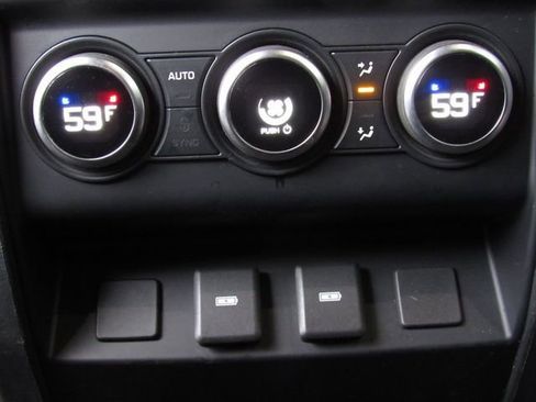 Used 2024 Land Rover Defender 130 X-Dynamic SE AWD/4WD image 34