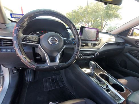 Used 2022 Nissan Altima 2.5 SV w/ SV Premium Package FWD image 13