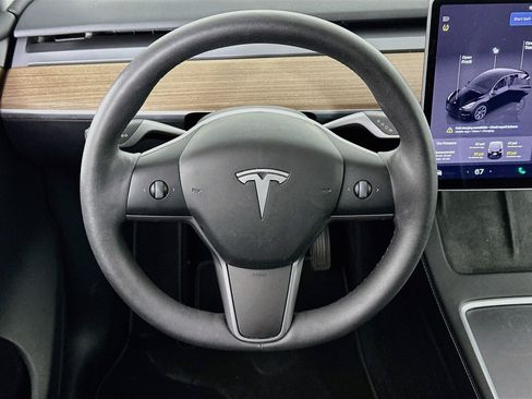 Used 2024 Tesla Model Y Long Range RWD image 17