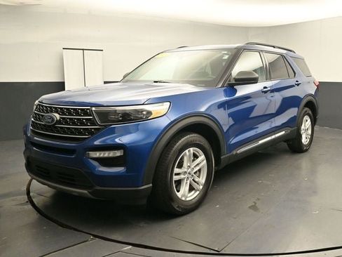 Used 2023 Ford Explorer XLT w/ Equipment Group 202A AWD/4WD image 4