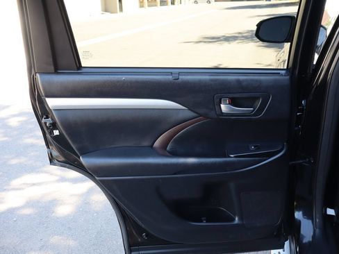 Used 2015 Toyota Highlander XLE FWD image 26