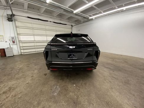 Used 2024 Cadillac Lyriq Luxury AWD/4WD image 5