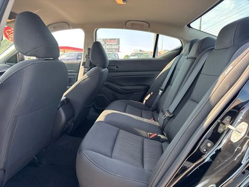 Used 2025 Nissan Altima 2.5 SV FWD image 13