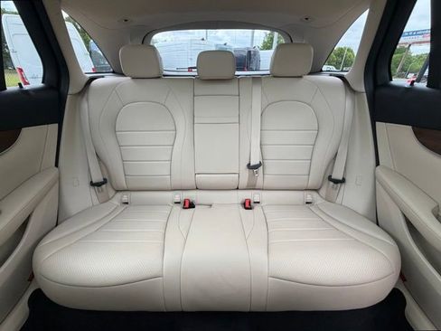 Used 2022 Mercedes-Benz GLC 300 4MATIC image 16