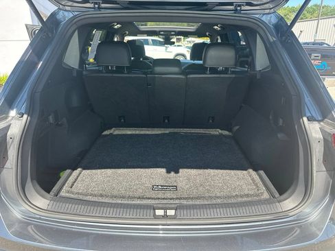 Used 2023 Volkswagen Tiguan SE R-Line AWD/4WD image 32
