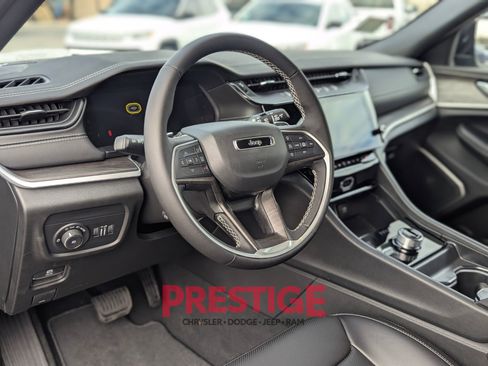 New 2026 Jeep Grand Cherokee Limited w/ Luxury Tech Group II AWD/4WD image 12
