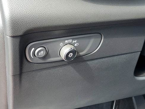 Used 2023 Buick Envision Essence image 29