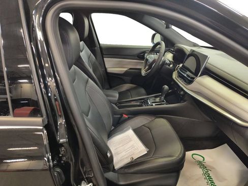 Used 2025 Jeep Compass Limited w/ Elite Group AWD/4WD image 17