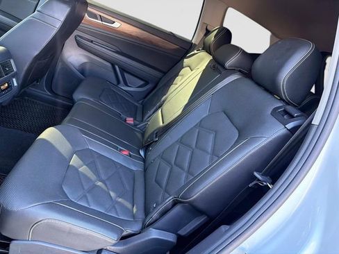 Used 2024 Volkswagen Atlas SE AWD/4WD image 17