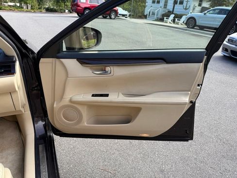 Used 2015 Lexus ES 350 w/ Luxury Package FWD image 19