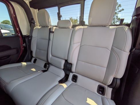 Used 2022 Jeep Gladiator Mojave w/ LED Lighting Group AWD/4WD image 7