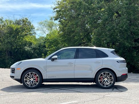 Certified 2024 Porsche Cayenne S AWD/4WD image 2