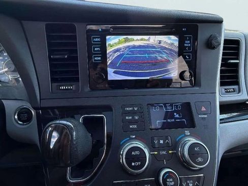 Used 2015 Toyota Sienna XLE image 14