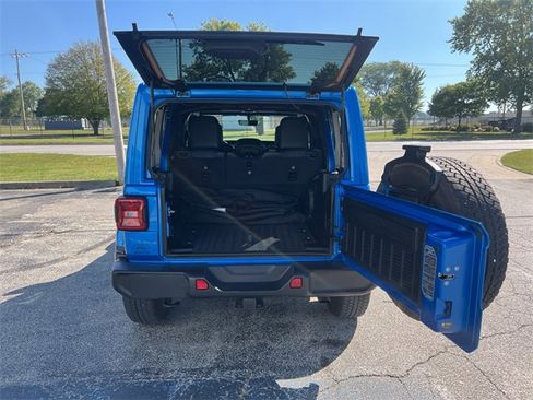 Used 2021 Jeep Wrangler Unlimited Sahara image 5