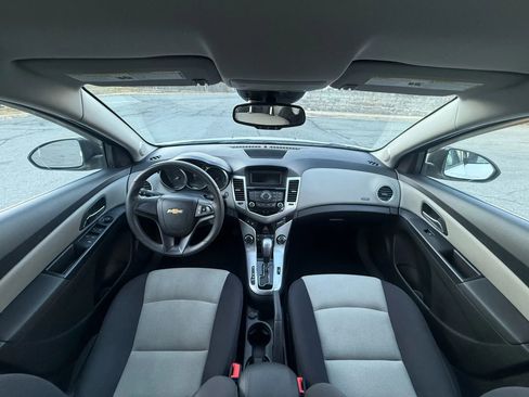 Used 2013 Chevrolet Cruze LS image 27