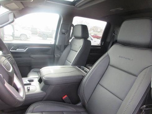 New 2026 GMC Sierra 2500 Denali w/ Denali Reserve Package AWD/4WD image 13