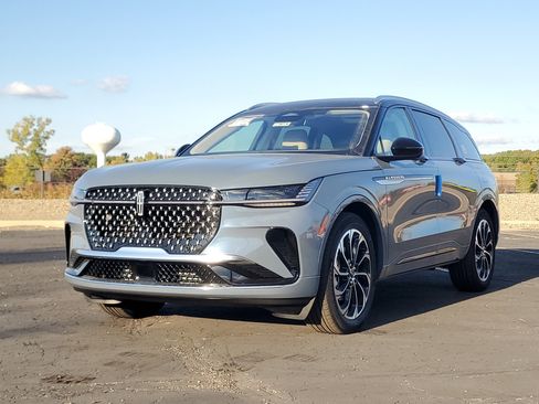 New 2026 Lincoln Nautilus Reserve image 2