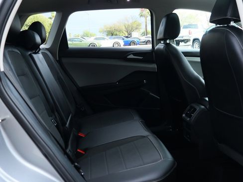 Used 2022 Volkswagen Taos SE w/ Panoramic Sunroof Package image 27