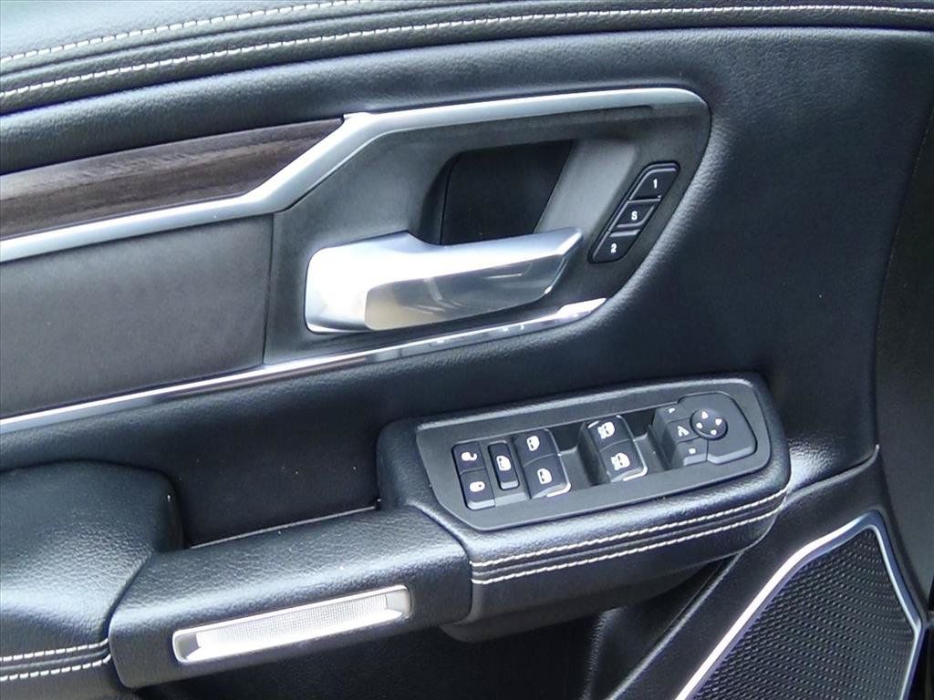Used 2025 RAM 1500 Laramie AWD/4WD image 16