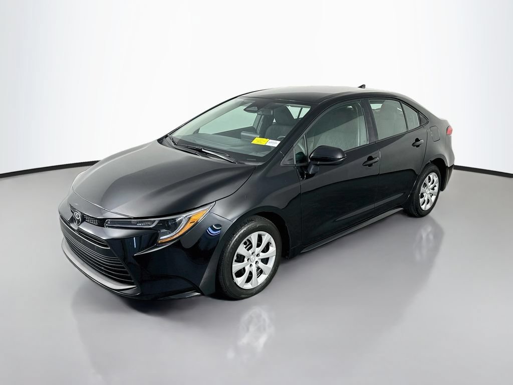Used 2025 Toyota Corolla LE FWD image 3