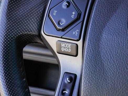 Used 2018 Toyota Tacoma TRD Sport image 32