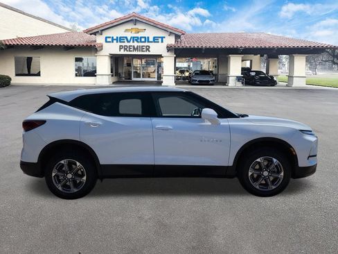 Used 2025 Chevrolet Blazer LT FWD image 9