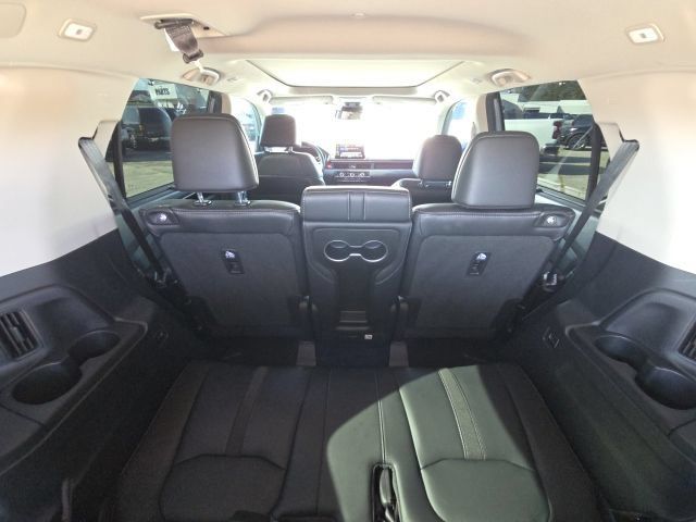 Used 2025 Honda Pilot Touring image 16