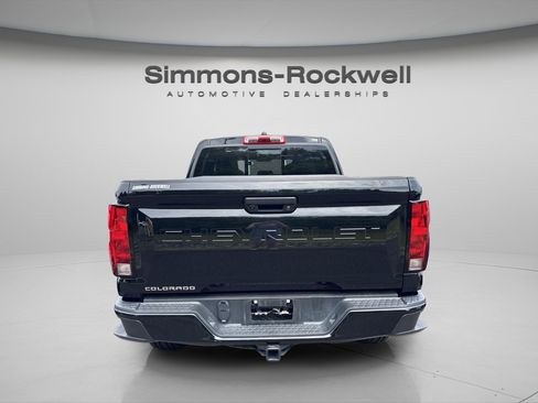 Used 2024 Chevrolet Colorado Trail Boss w/ Advanced Trailering Package AWD/4WD image 4