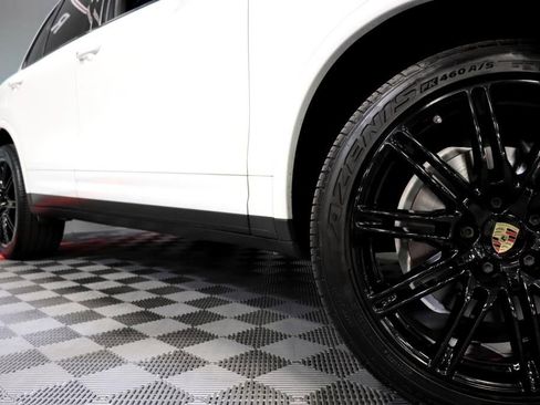 Used 2018 Porsche Cayenne Platinum Edition w/ Premium Package image 72