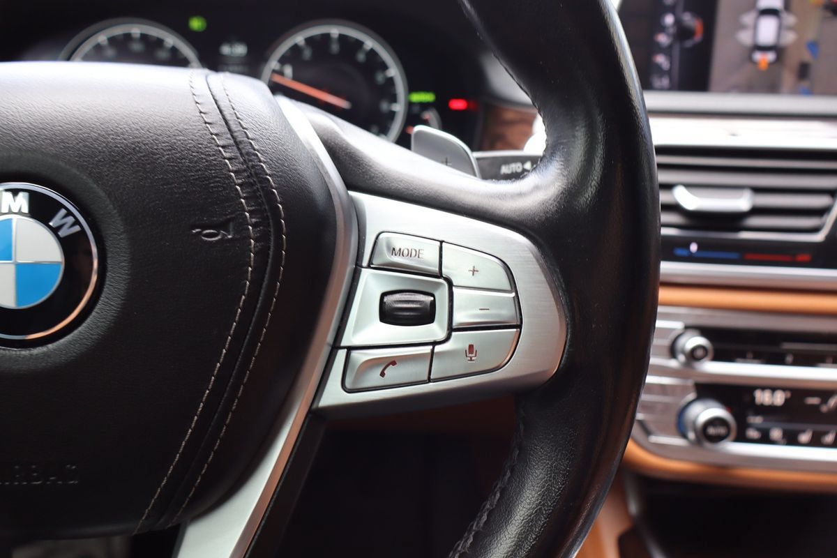 Used 2017 BMW 750i xDrive AWD/4WD image 18