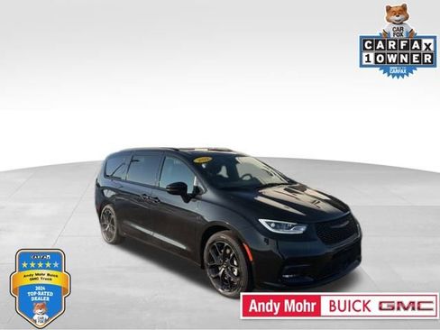 Used 2022 Chrysler Pacifica Touring-L w/ Uconnect Theater Family Group image 1