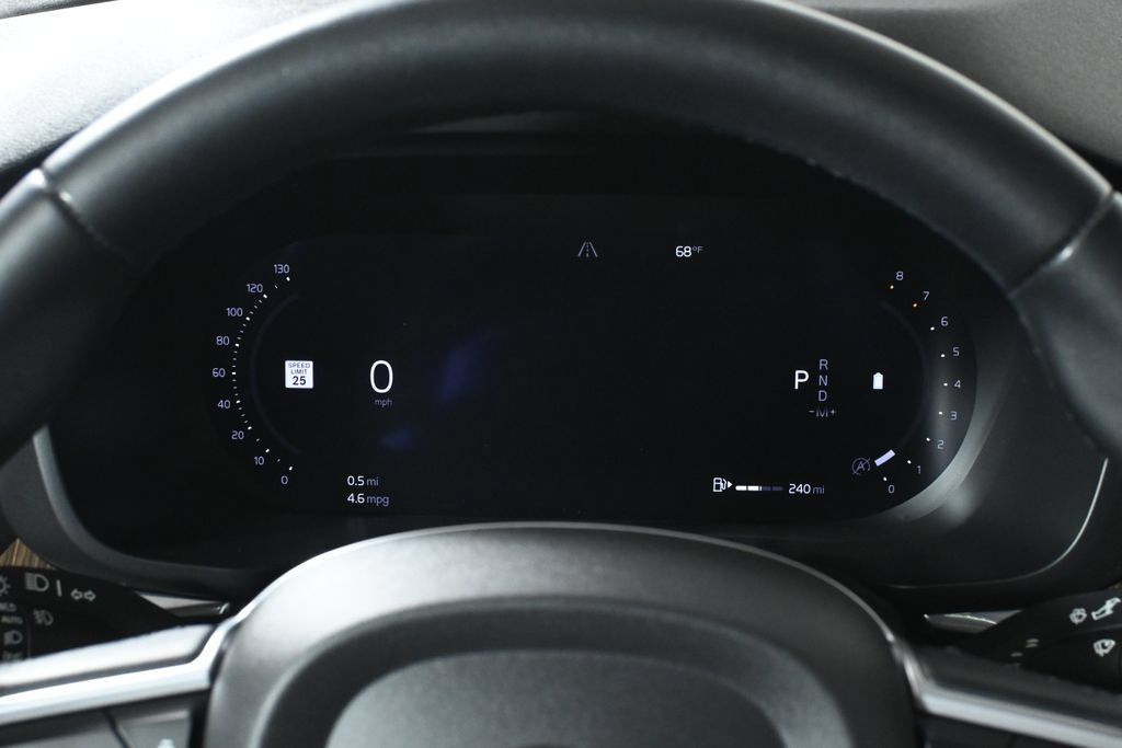 Used 2022 Volvo XC60 B5 Momentum w/ Climate Package AWD/4WD image 18