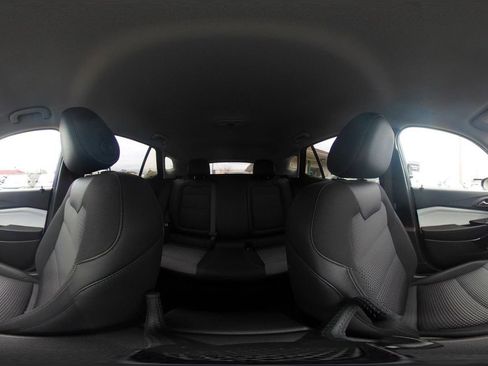 Used 2025 Chevrolet Trax LT w/ LT Convenience Package image 43