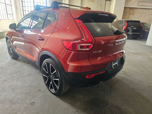 Certified 2025 Volvo XC40 B5 Plus AWD/4WD image 2