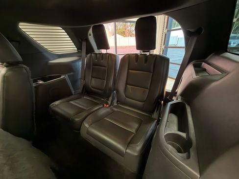 Used 2015 Ford Explorer XLT w/ Equipment Group 202A image 7