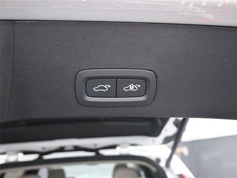 New 2025 Volvo XC40 B5 Plus w/ Protection Package Premier image 32
