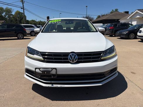 Used 2018 Volkswagen Jetta SE FWD image 3