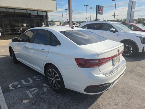 Used 2025 Volkswagen Jetta SE FWD image 5