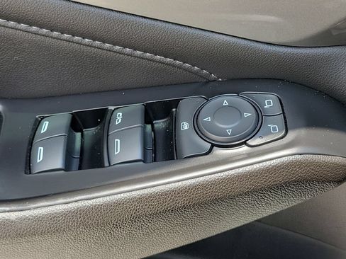 Used 2023 Chevrolet Traverse LT FWD image 29