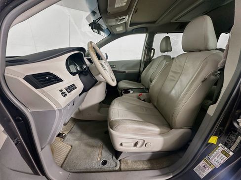 Used 2013 Toyota Sienna XLE FWD image 13