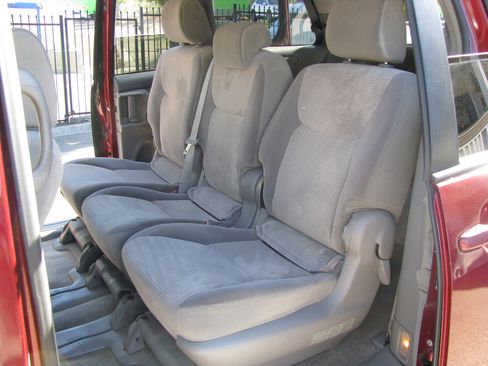 Used 2007 Toyota Sienna CE image 11