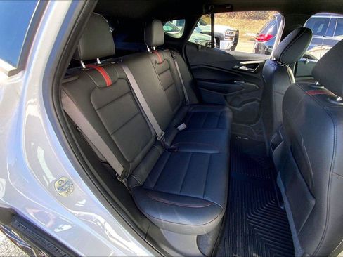 Used 2024 Chevrolet Trax RS w/ Sunroof Package image 23