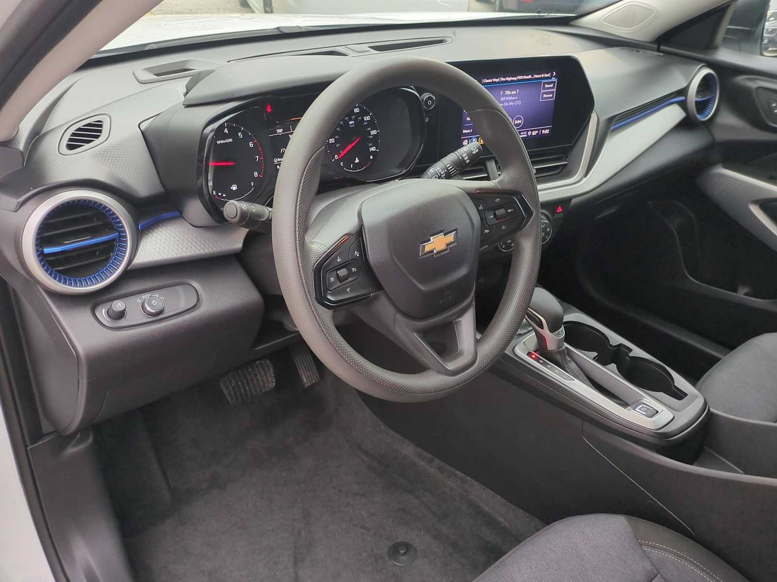 Used 2025 Chevrolet Trax LS w/ Driver Confidence Package FWD image 10