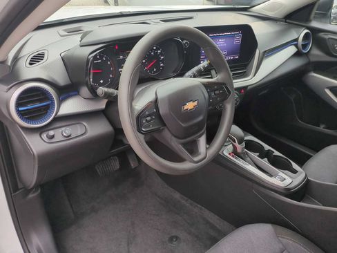 Used 2025 Chevrolet Trax LS w/ Driver Confidence Package FWD image 10