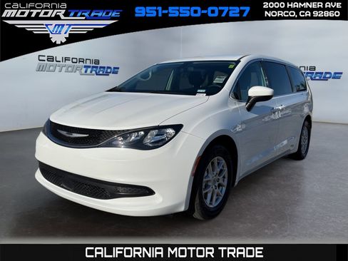 Used 2021 Chrysler Voyager LX image 1