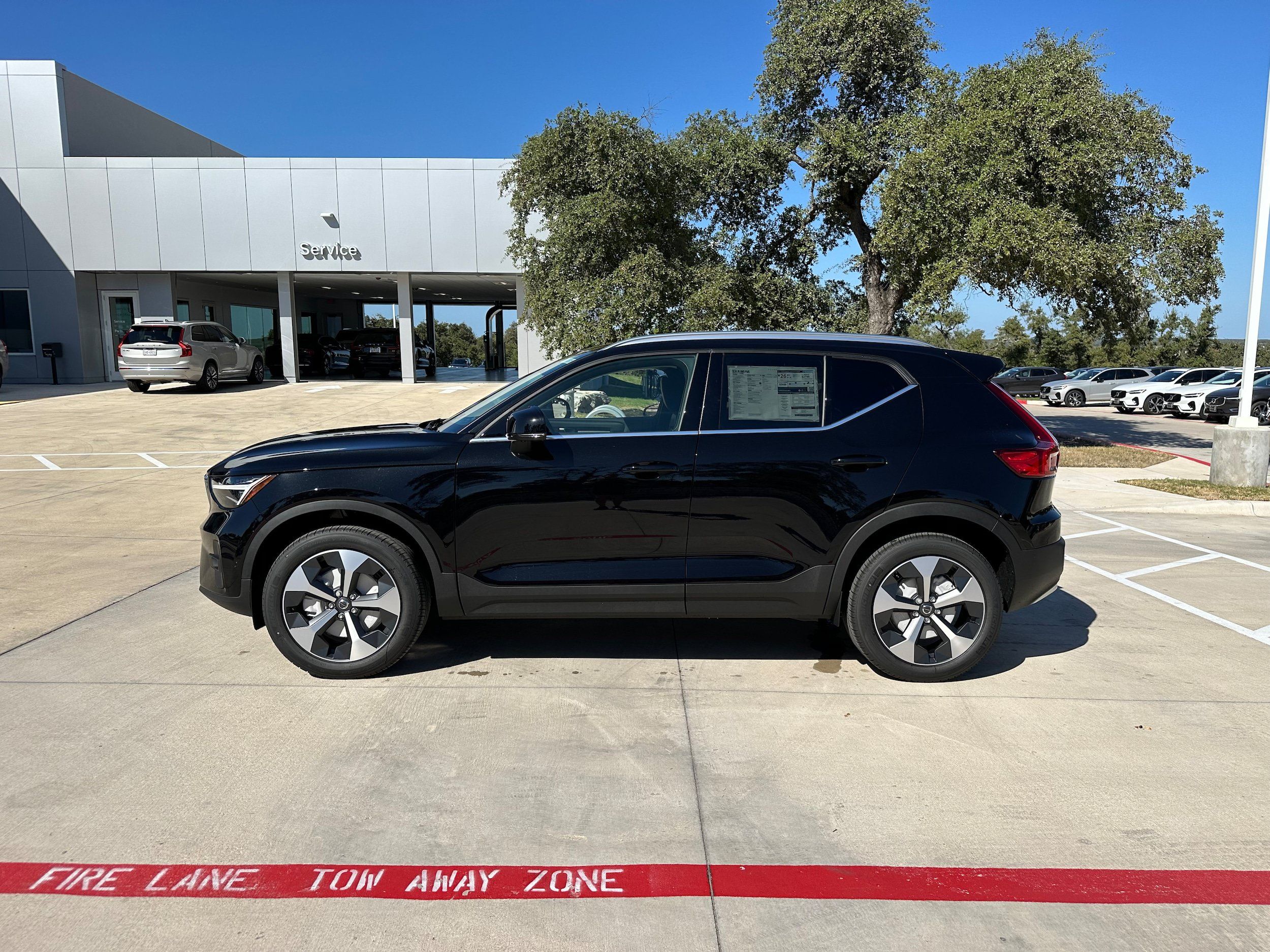 Used 2025 Volvo XC40 B5 Plus w/ Protection Package Premier AWD/4WD image 3
